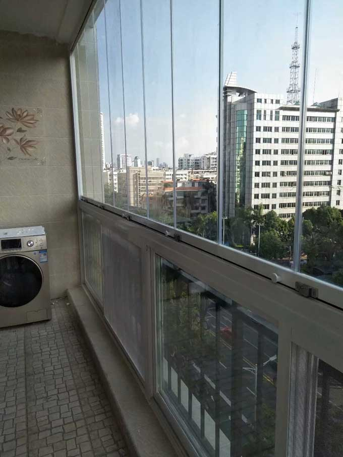 東葛望園路口折疊無框陽臺(tái)窗